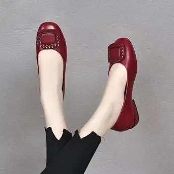 Cipele na ravne cipele za žene 2022 slobodnog rez jednobojnu skliznuti na sandale Dama kvadratnom peta visoka kvaliteta udobnost stranke glavnih plitko cipela