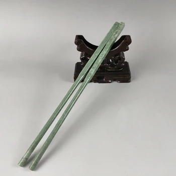 / Par finih kineske tradicionalne poklon ručne izrade od prirodnog zelenog žada Ručni rad, kineski štapići za jelo
